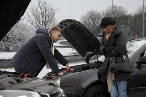 Early Warning Signs Of A Defective Car Battery
